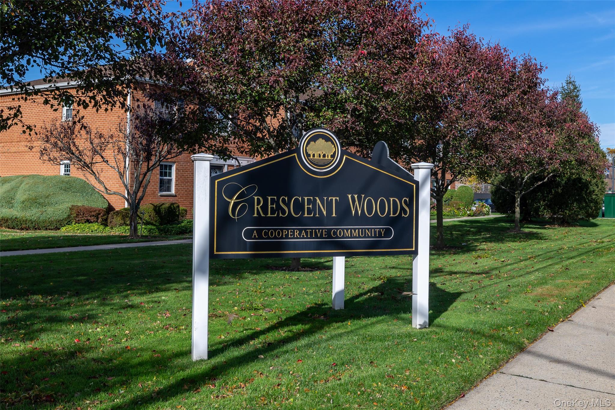 Welcome to Crescent Woods! Move right in to this spacious and sun-filled end-unit, ground-floor home featuring a private outdoor patio perfect for relaxing or entertaining. Enjoy an eat-in kitchen with granite counters and gas cooking, a formal dining room, a king-sized bedroom and large living room leading to an oversized patio.  There is abundant storage space throughout. Recent building updates include new windows and doors with keyless entry for added convenience.  The community offers beautifully manicured landscaping, a courtyard area with tables, umbrellas, seating, and gas BBQs - a great spot to gather with neighbors. Indoor cats are welcome! Additional perks include a shared laundry room, extra storage, and one assigned parking space plus ample guest parking.  Maintenance includes heat, water, taxes, and ground care! Conveniently located near schools, shopping, and transportation, this home offers comfort, value, and convenience in one perfect package. 
Don’t wait - here today, gone tomorrow!