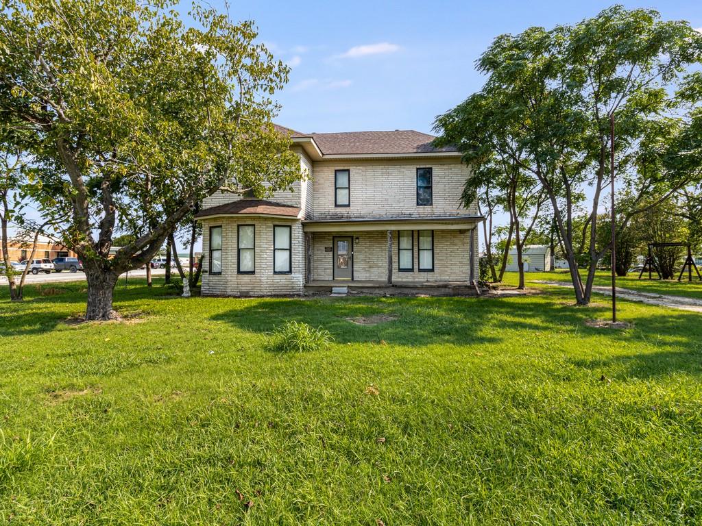 112 W Hackberry Street