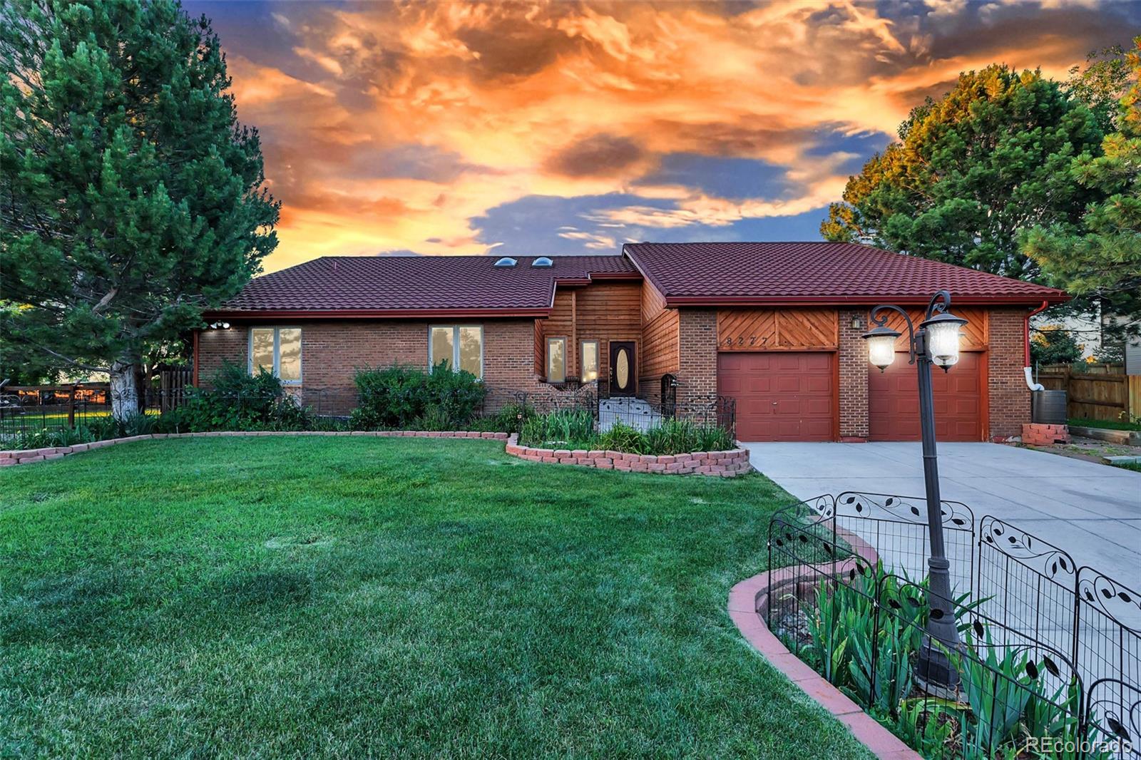 Homes for Sale in the Pinery Neigbhorhood