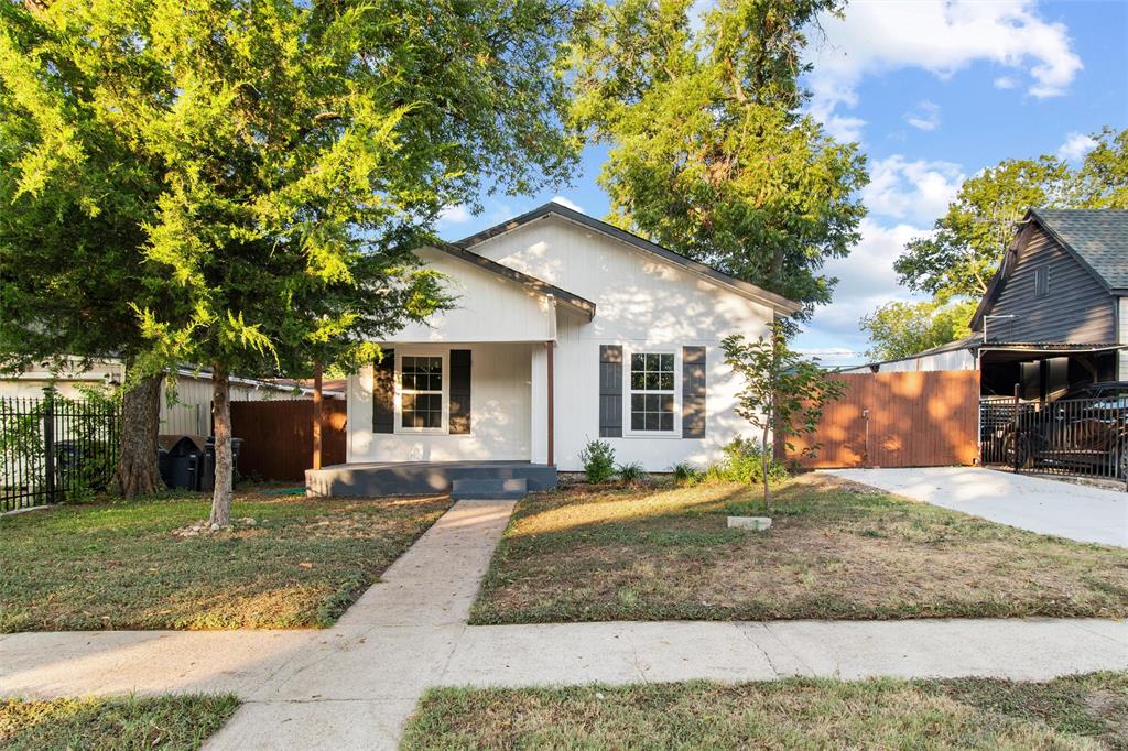 Don’t miss this stunning, renovated home offering exceptional value! This open-concept gem features numerous modern updates, including new windows, flooring, fresh interior and exterior paint, updated texture, and stylish finishes throughout.
The kitchen boasts elegant quartz countertops, brand-new cabinetry, and a spacious layout perfect for entertaining. Both bathrooms have been completely updated with contemporary fixtures and finishes.
A unique highlight is the convenient side entrance with ample space for multiple vehicles, RVs, ideal for anyone needing extra parking or storage.
Move-in ready and priced to sell, this home is a rare find in a desirable Fort Worth location!
