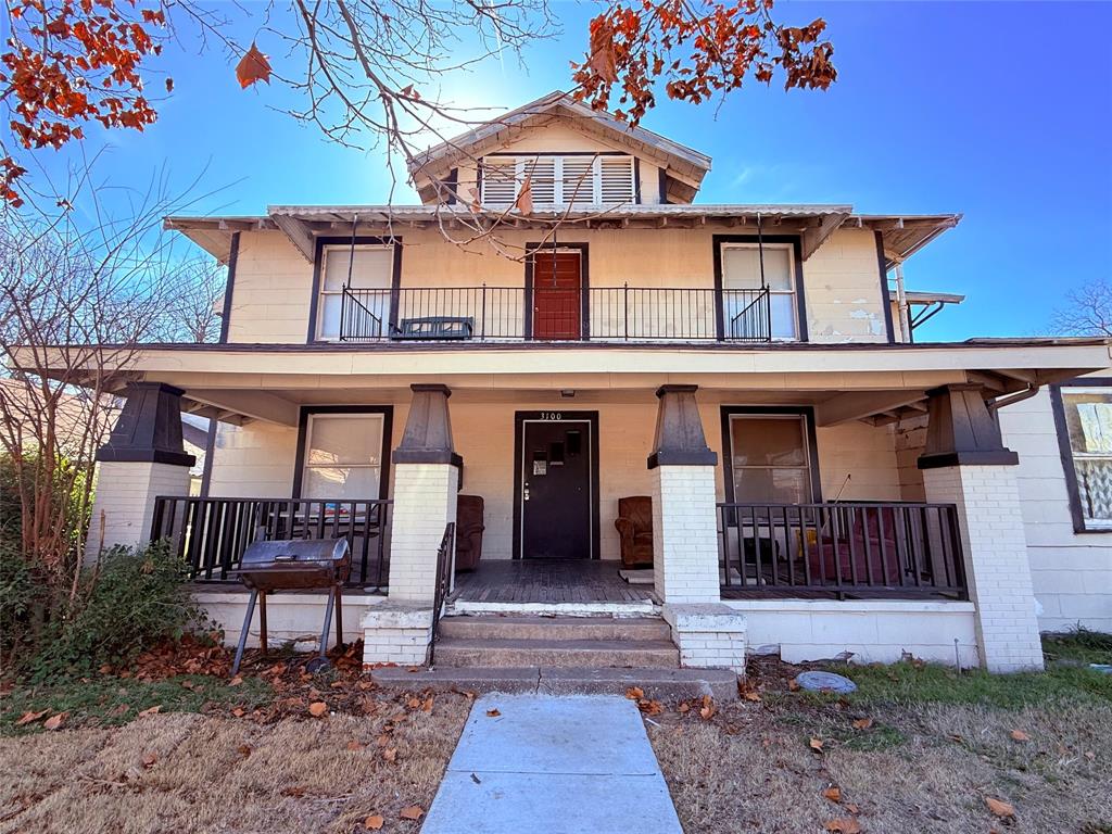 Second floor unit. No washer dryer on site. Small pet only. One traditional bedroom with one small room and a sunroom that each could be bedrooms.