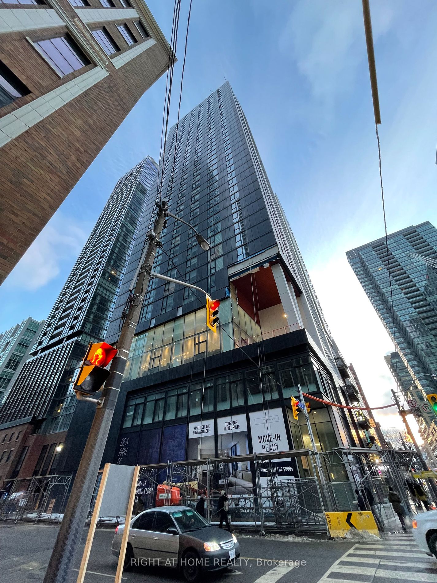 357 W King St 1105
