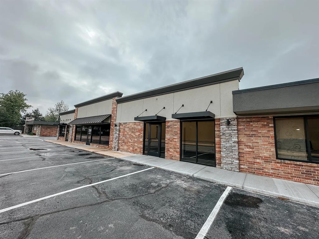 A GREAT LOCATION in West Norman close to Main Street. The building is easy to locate and is visible from Main Street. This space currently has 5 offices with the ability to have up to 7 offices and a front reception room. Vinyl wood flooring throughout the property. Parking is available in front of and behind the location. Has a large back door for moving items in and out. 1,800 SQFT at $13/SQFT.