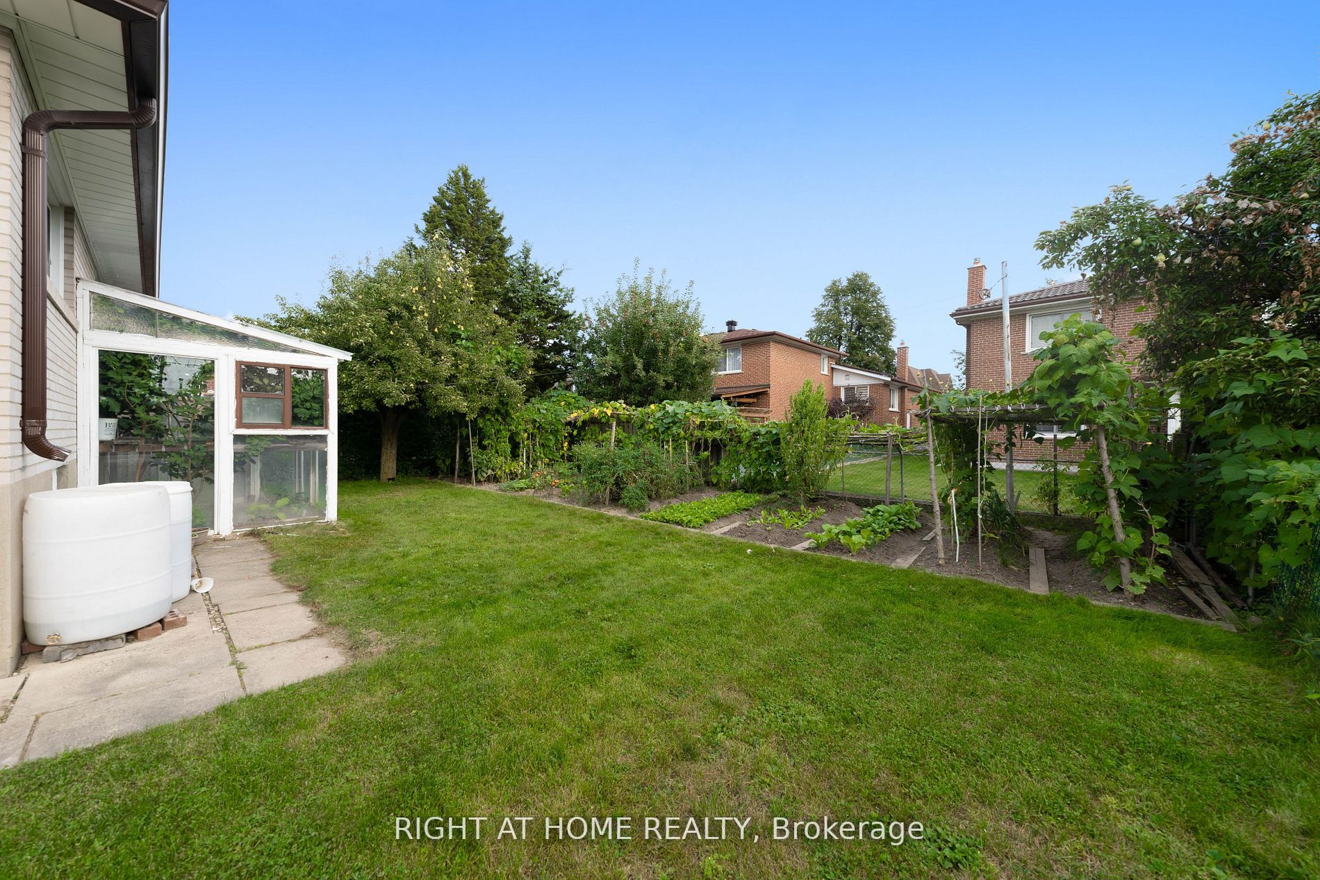 71 Pleasant View Dr