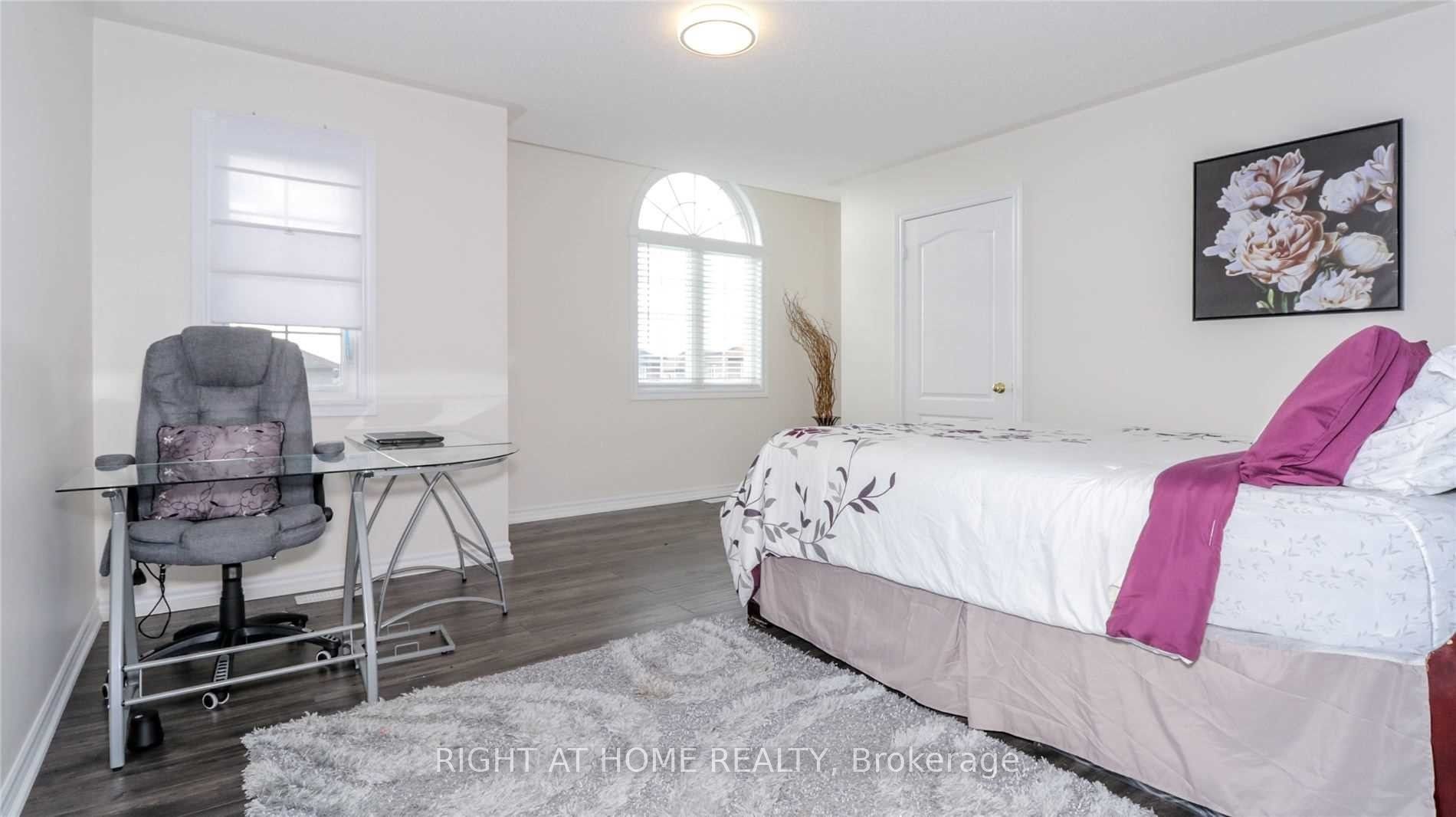 76 Hopkins Cres