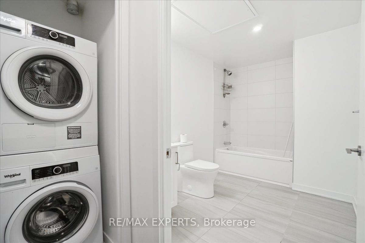 681 Yonge St 209