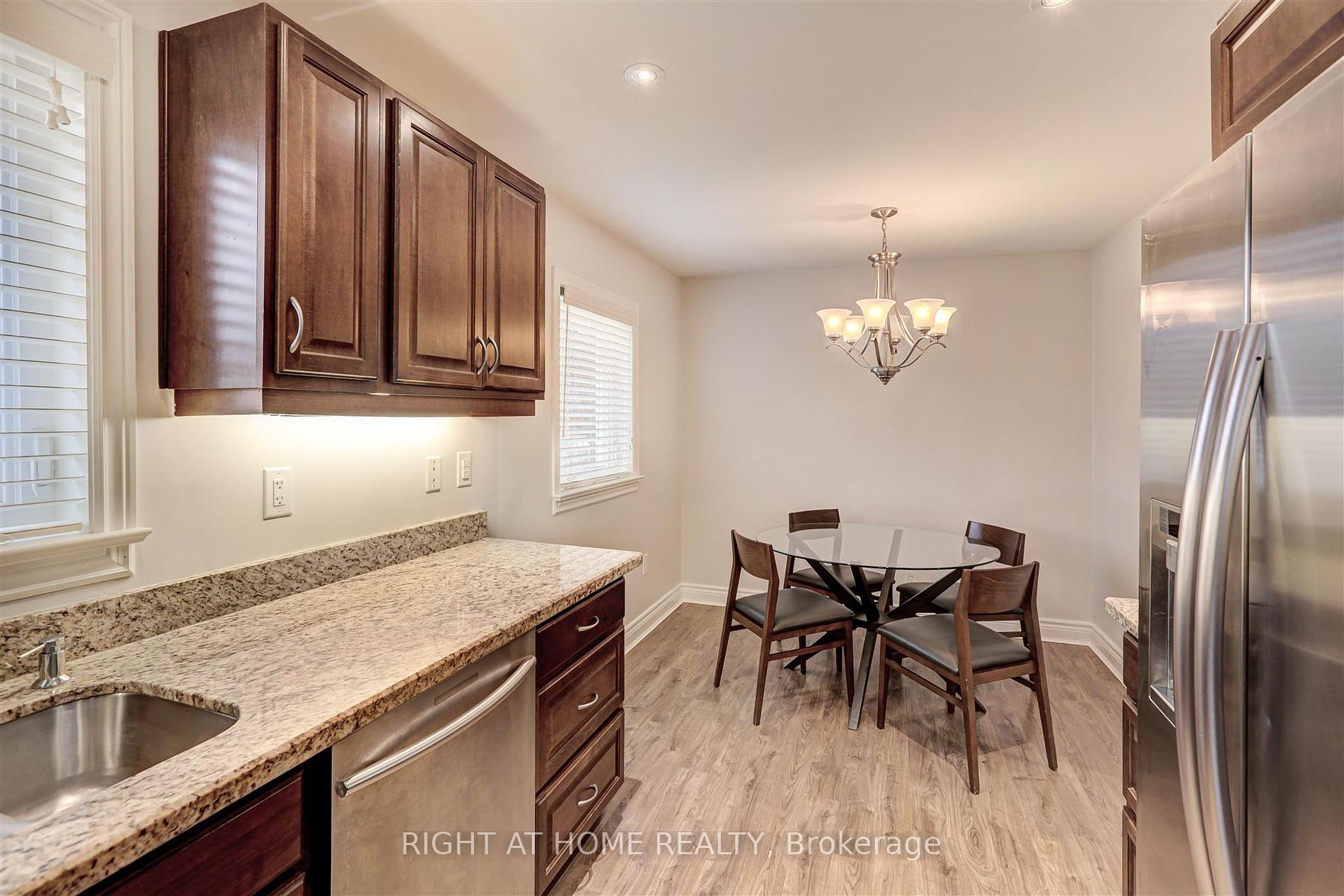 2515 Donnavale Dr