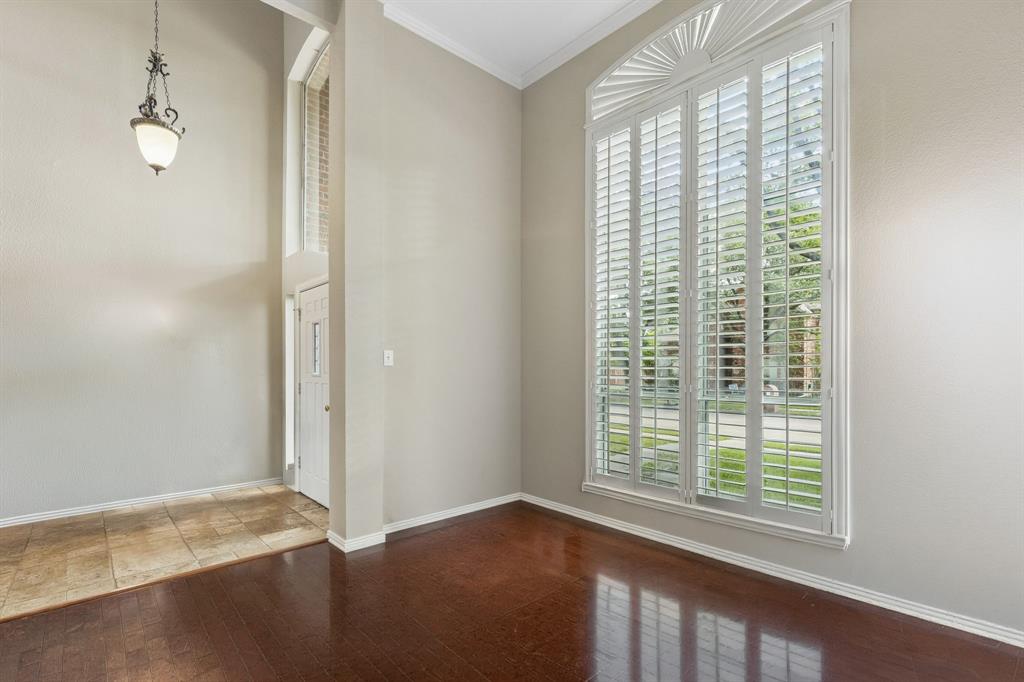 1105 Easton Lane