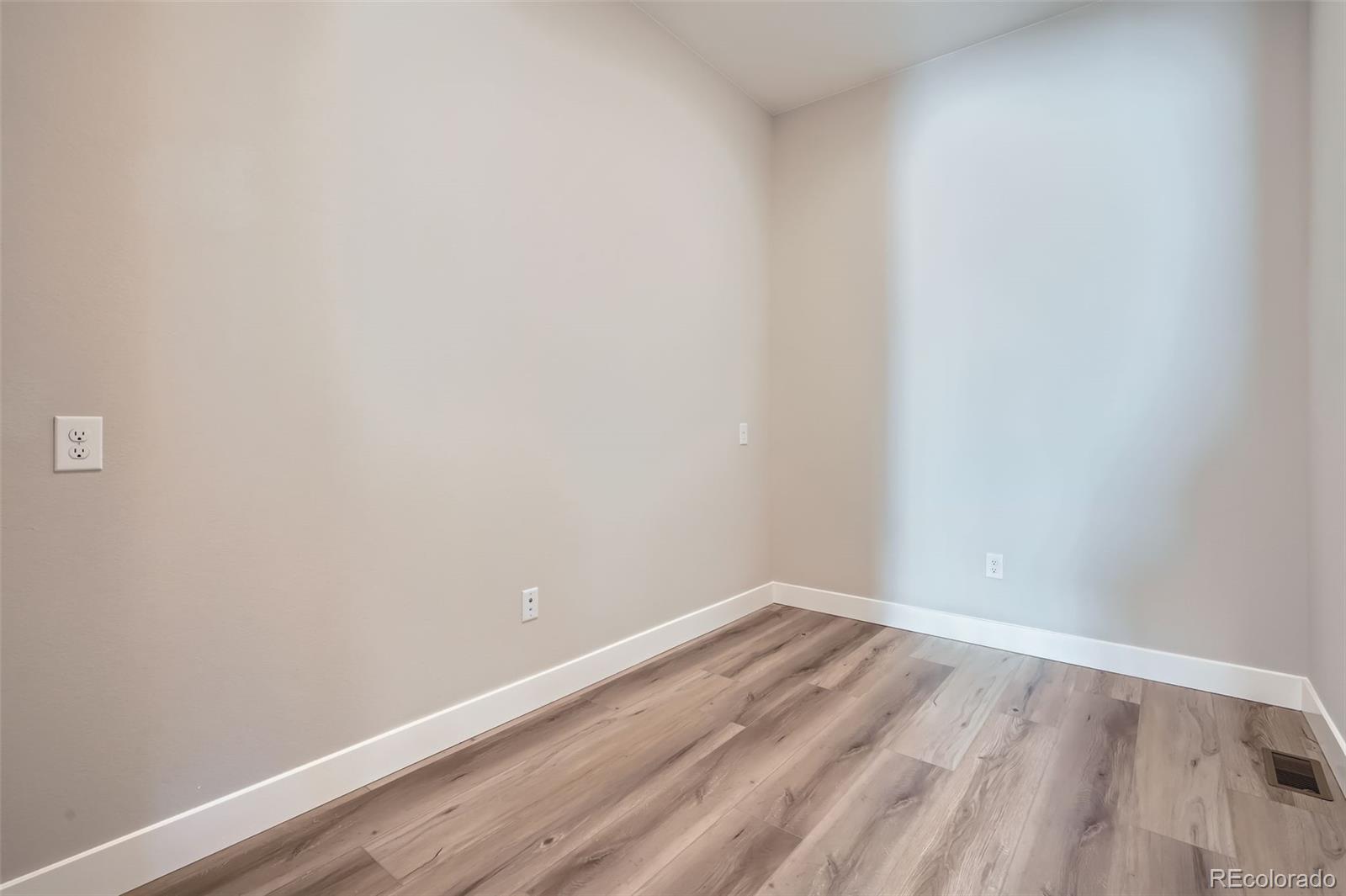 1807 Grayside Circle