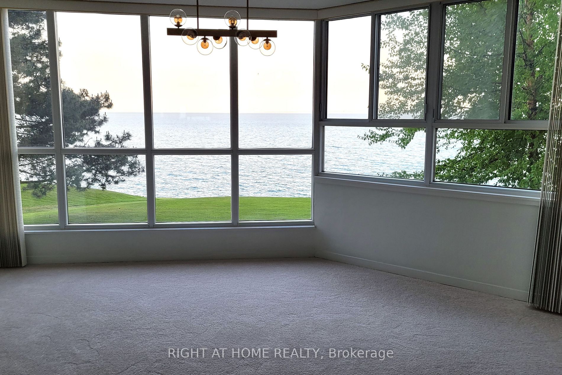 5280 Lakeshore Rd 207