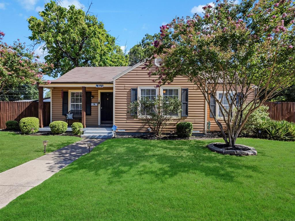 This one checks all the boxes: an awesome corner lot, a layout that makes sense, and a location that’s close to everything. With quick access to 820, 35, and 121, you can get just about anywhere in no time. The floor plan is super functional, with the primary suite tucked away from the other bedrooms for a little extra privacy. HVAC was replaced just two years ago, so that’s one big-ticket item you won’t have to worry about. Plus, the large fenced yard gives you plenty of space to spread out. Easy living in a convenient spot!