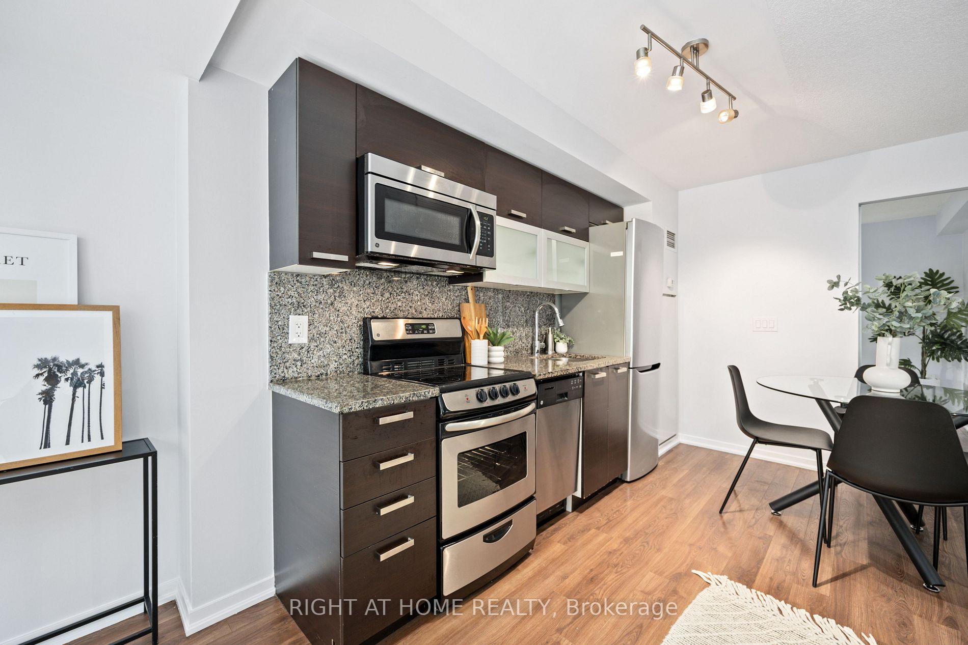 36 Lisgar St 203