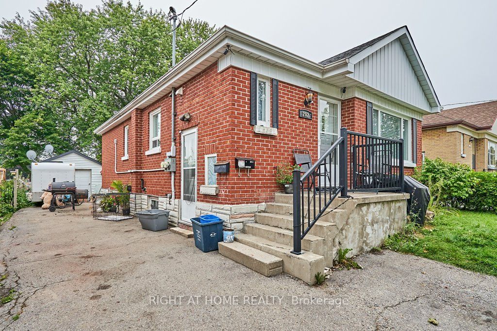 202 S Cadillac Ave