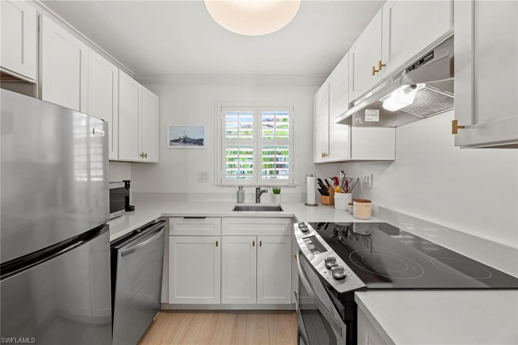 1202 Edington Pl B102