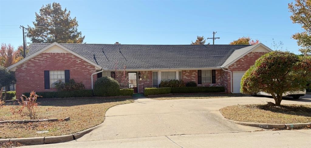 Classic home in Central Norman, close to Shopping and Restaurants.  Schedule a tour today!