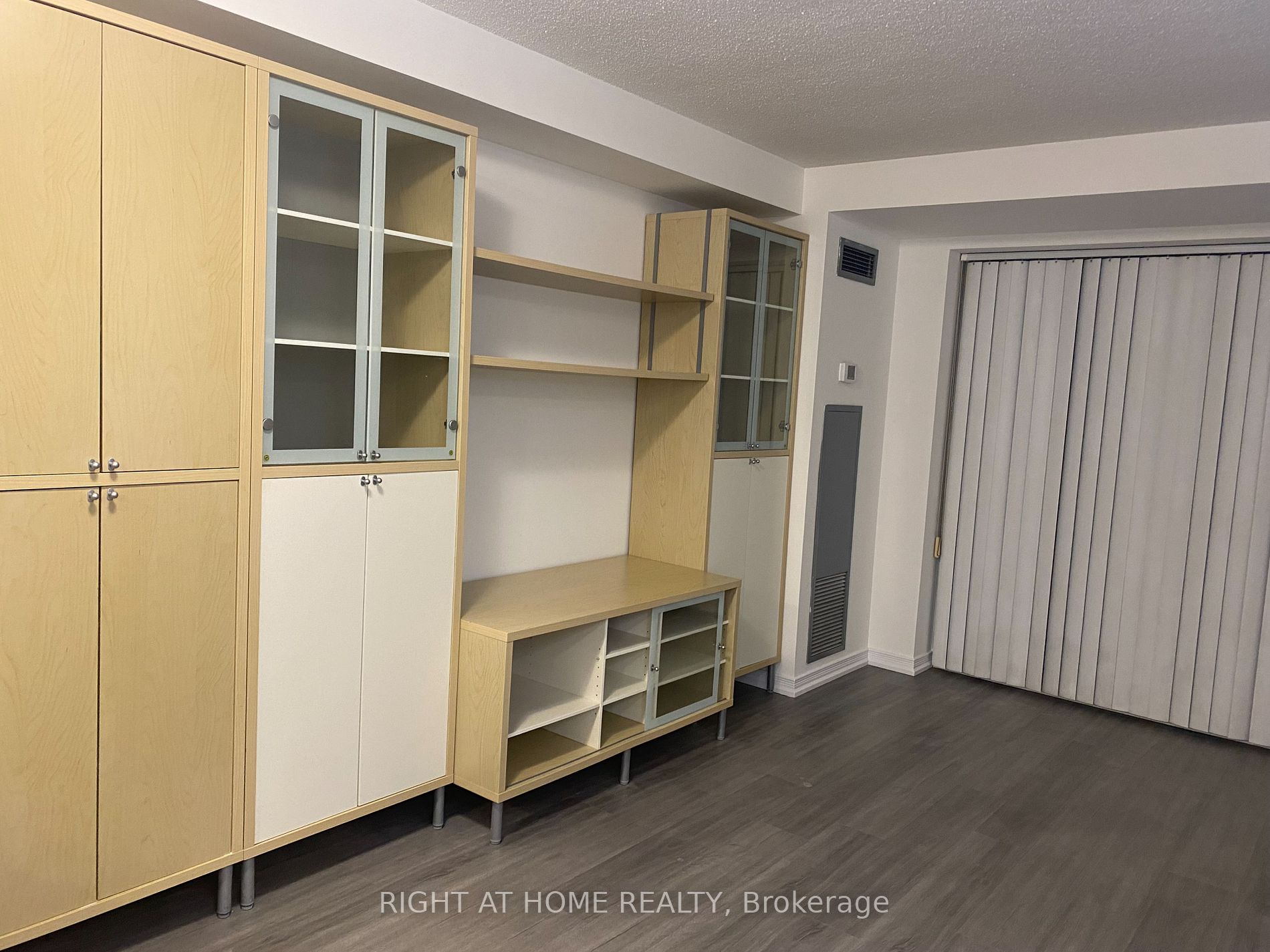 28 Olive Ave 801