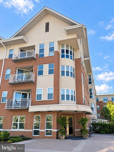 Welcome to 23 Pierside Dr #211, a beautifully situated 1-bedroom, 1-bath condo in Federal Hill’s Harborview waterfront community. This bright and inviting home offers a comfortable open layout, abundant natural light, and the ease of low-maintenance condo living. Residents enjoy a full-service lifestyle with 24-hour concierge, security, garage parking, conference room, fitness center, and community pool. Just moments from the Inner Harbor, Federal Hill, restaurants, shopping, parks, and waterfront attractions, this home offers convenience, comfort, and an exceptional downtown Baltimore location.