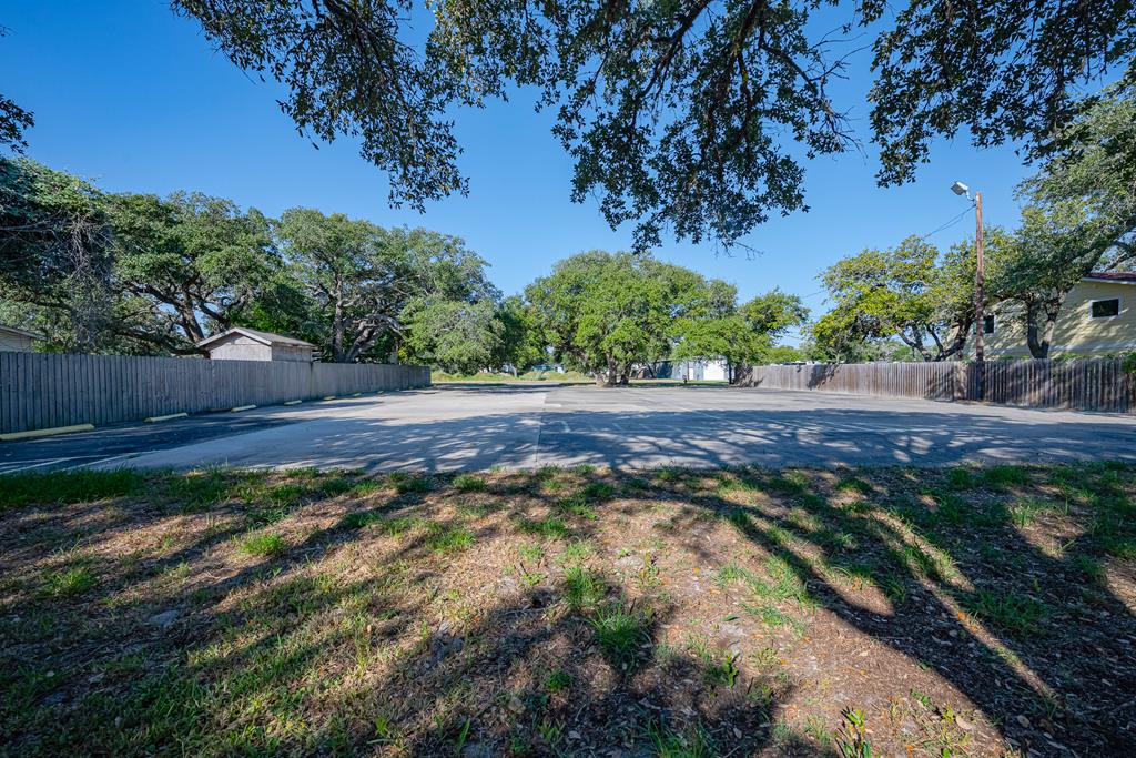 Discover a fantastic opportunity in the heart of South Rockport with this multi-use property, just over a quarter acre in size. Nestled in a well-established area, this multi-use gem is zoned for commercial use but offers the flexibility to become a residential space. The property is adjacent to 1117 N Pearl with a 1,300-square-foot structure, also available for purchase (MLS 145712), which adds potential for expanding your vision. Whether you're planning your next business venture or dream home, this desirable location is a smart investment waiting to be realized. Don't miss out on this unique opportunity!