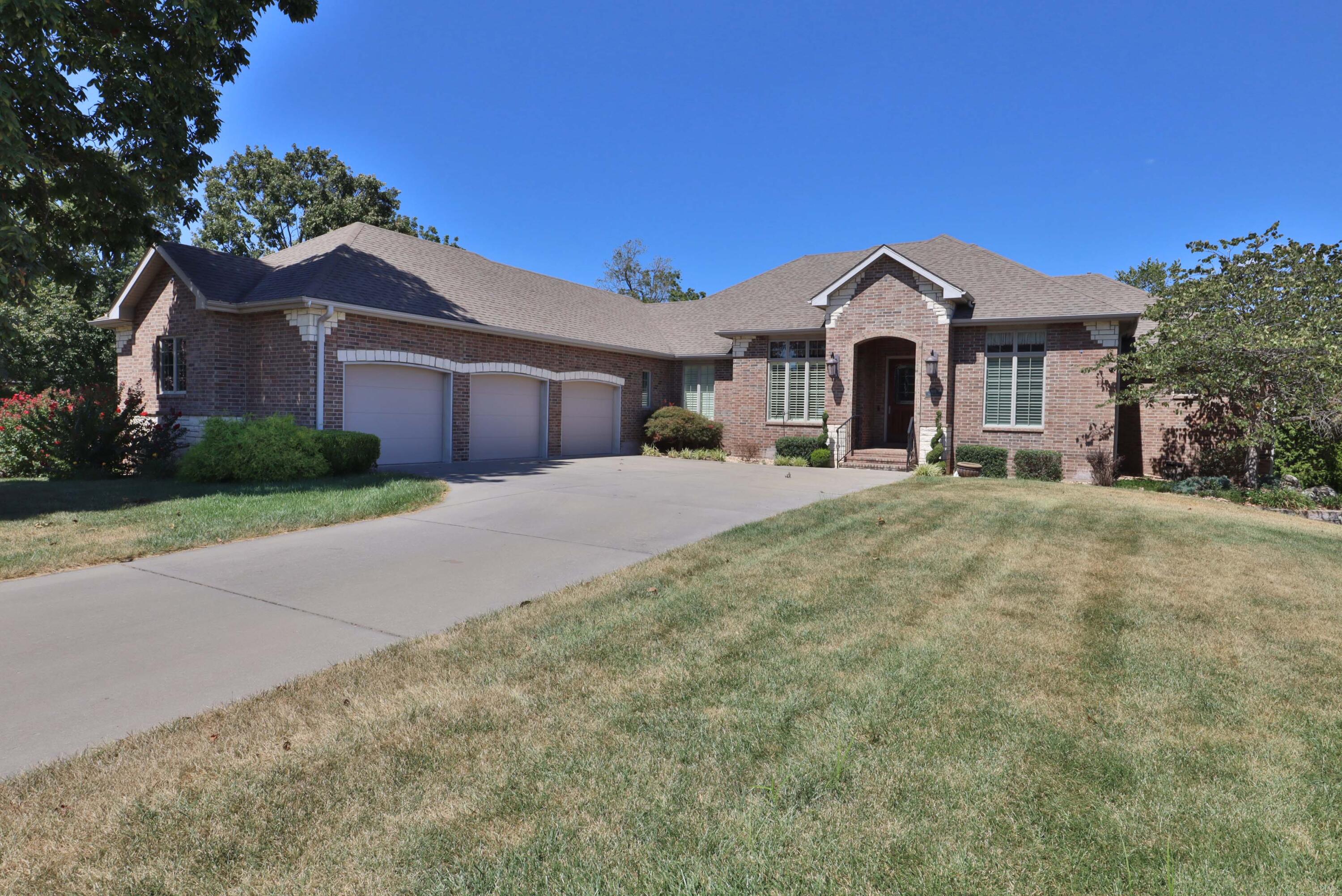905 W Rufina Court
