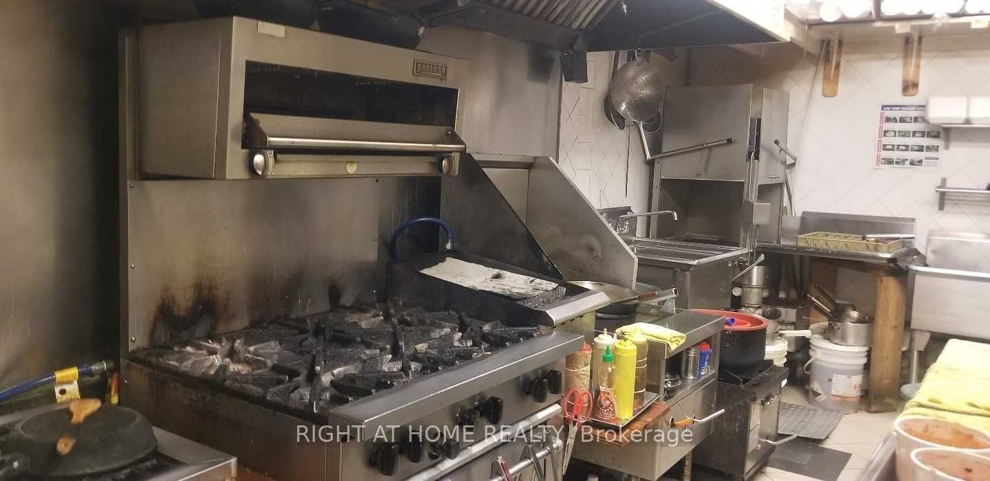 1170 W Burnhamthorpe Rd 15