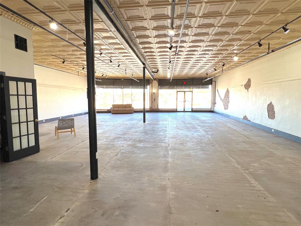 330 W Lamar Street 101