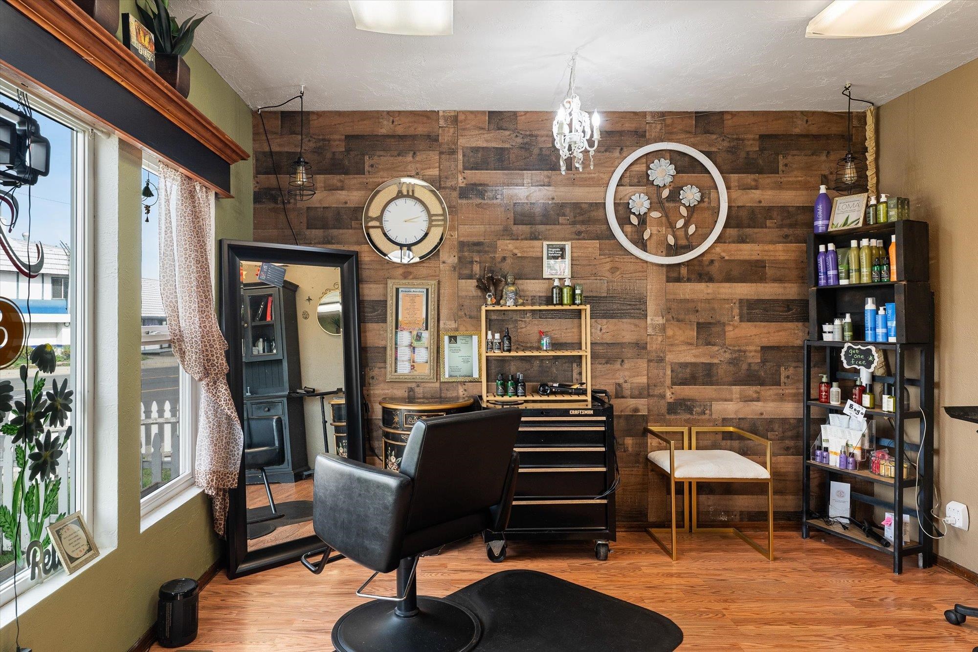 1321 W Northwest Blvd