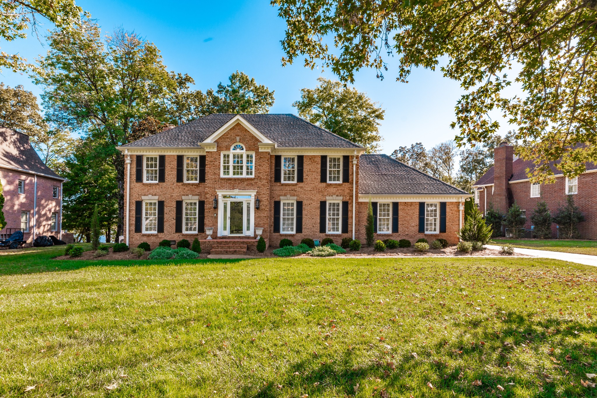 214 Woodlake Dr