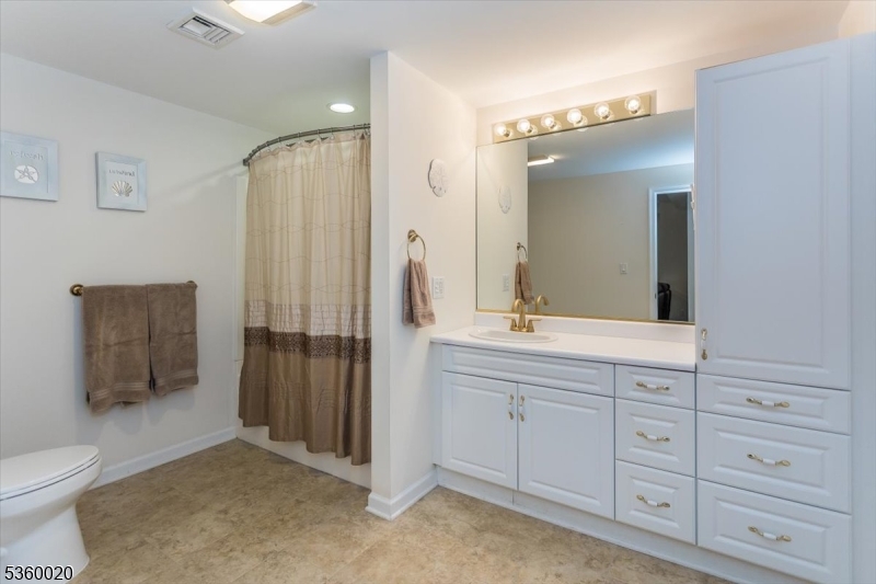 22 Troon Dr