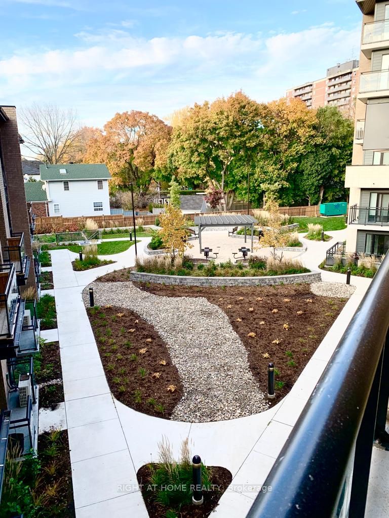 1 Falaise Rd 302