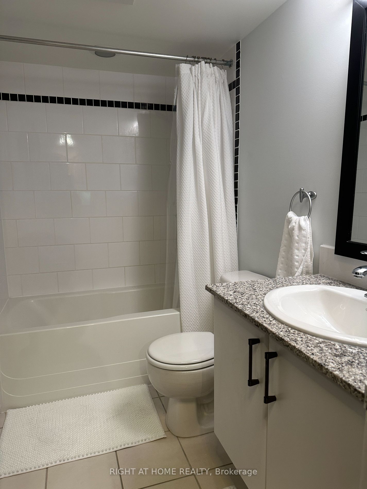 33 E Sheppard Ave 1205