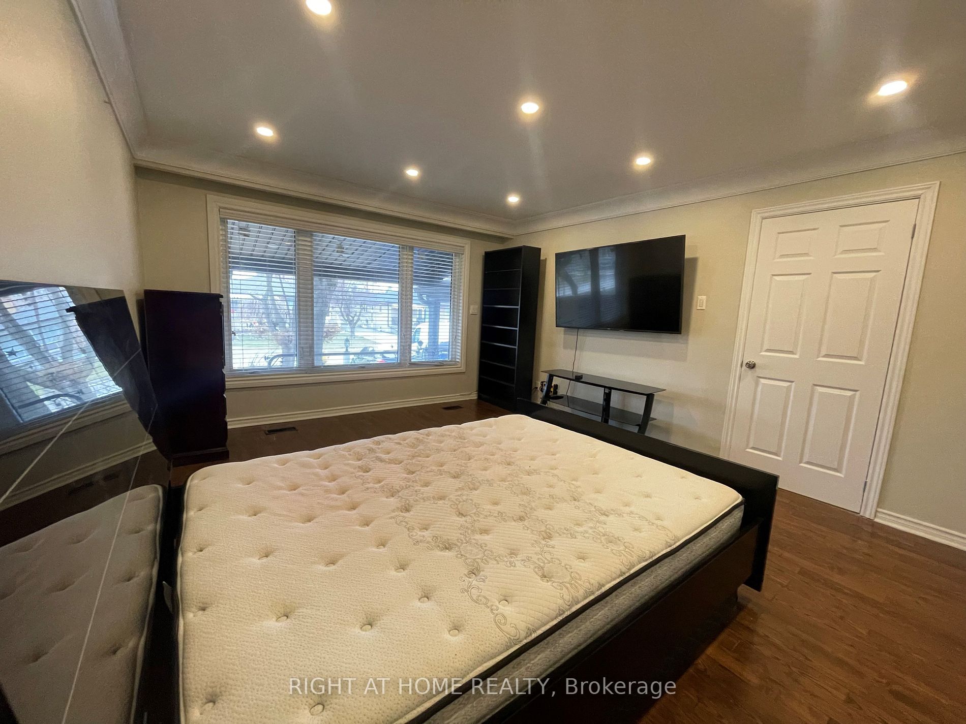 22 Neames Cres Room A