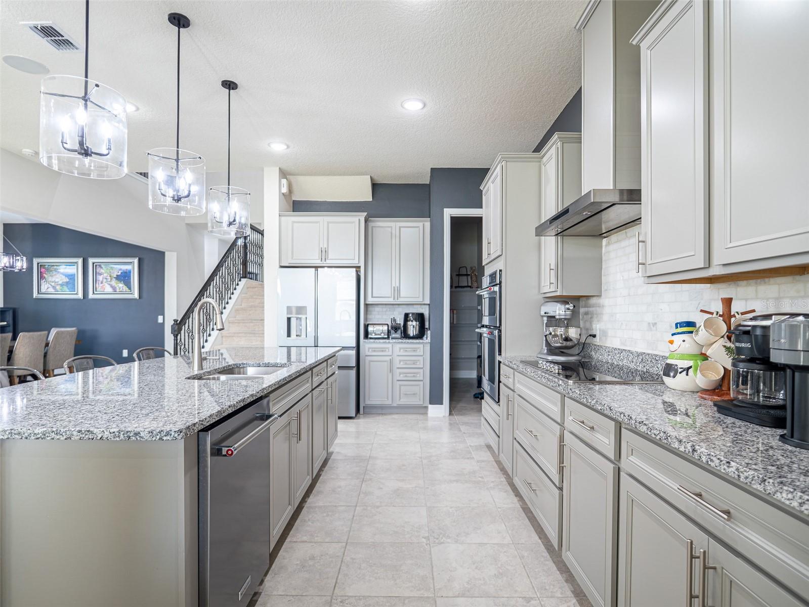 2206 Weatherly Way
