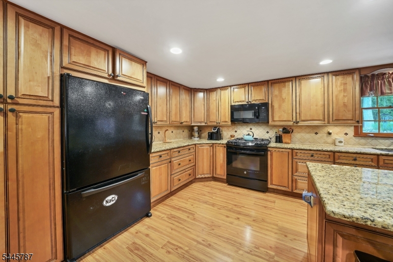 30 Dogwood Dr — photo 10 of 26