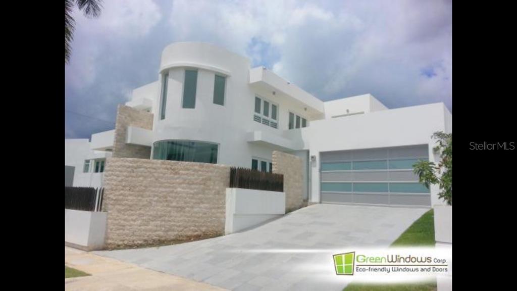 Santa María, San JuanDespiertas, abres puertas y la piscina te recibe.Luz, altura, mármol… todo fluye.Cocina Miele, cine privado, wine cellar, energía solar—cada detalle pensado para vivir cómodo, sin fricción.Esto no es solo una casa.Es cómo se supone que se vive.