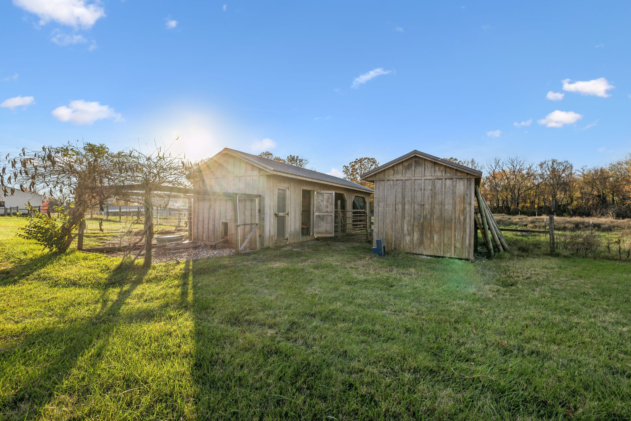 5881 Highway 31 W