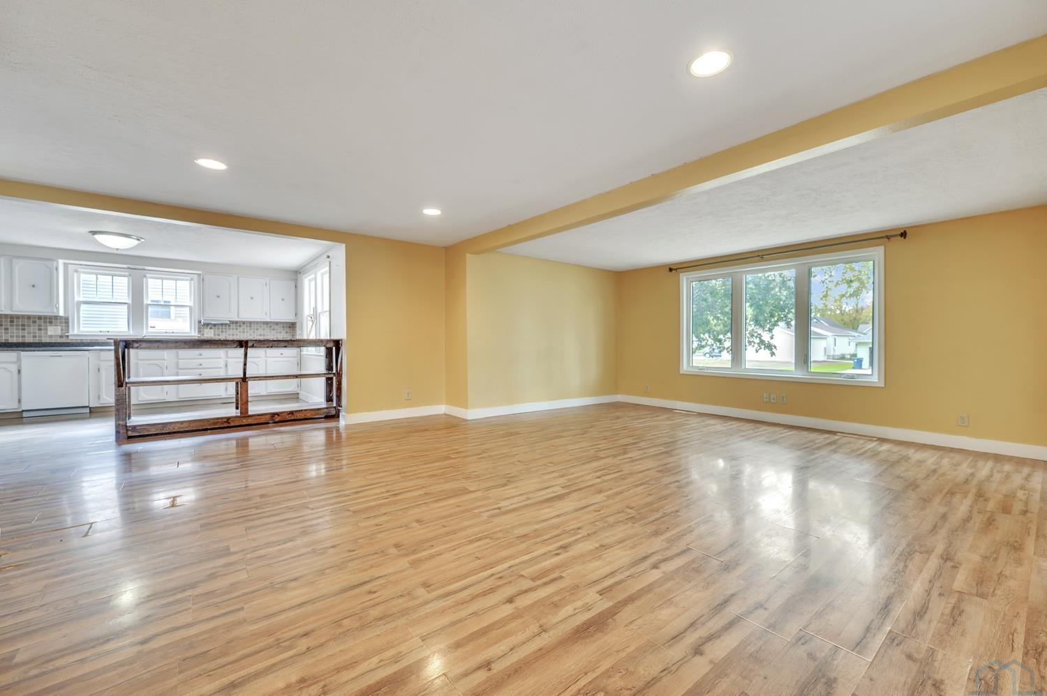 607 Albany Avenue Ne