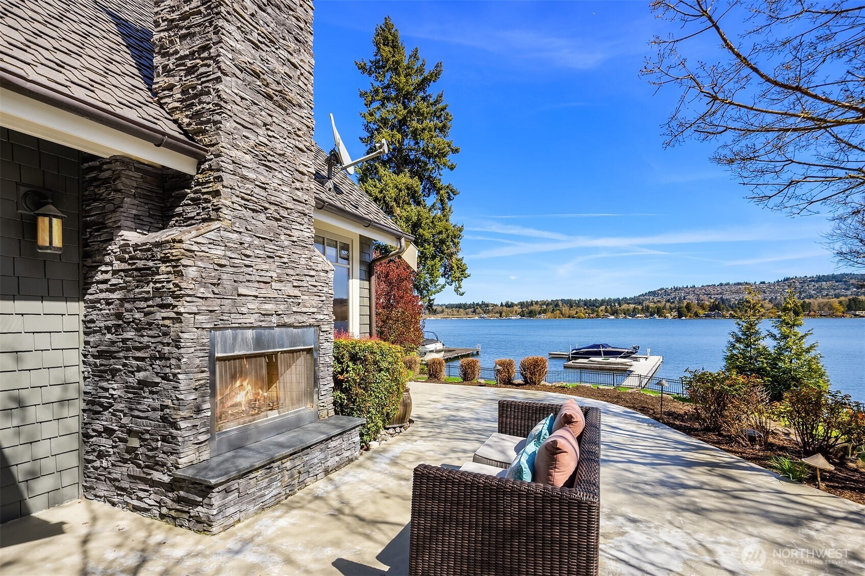 At the guest house, linger into the night beside the crackling wood-burning fireplace, wrapped in warmth, quiet and the soft rhythm of the shoreline.