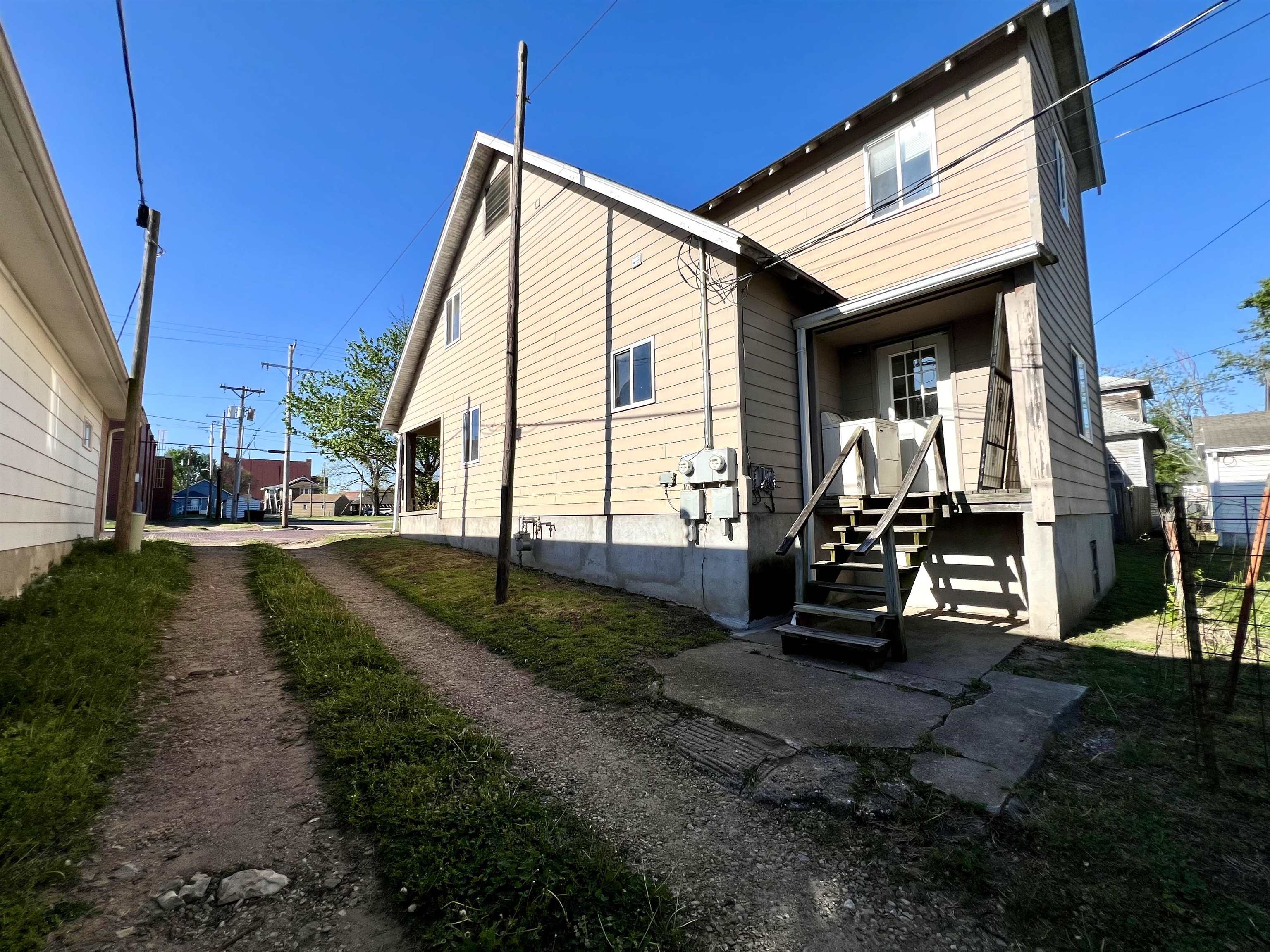 210 W Chestnut