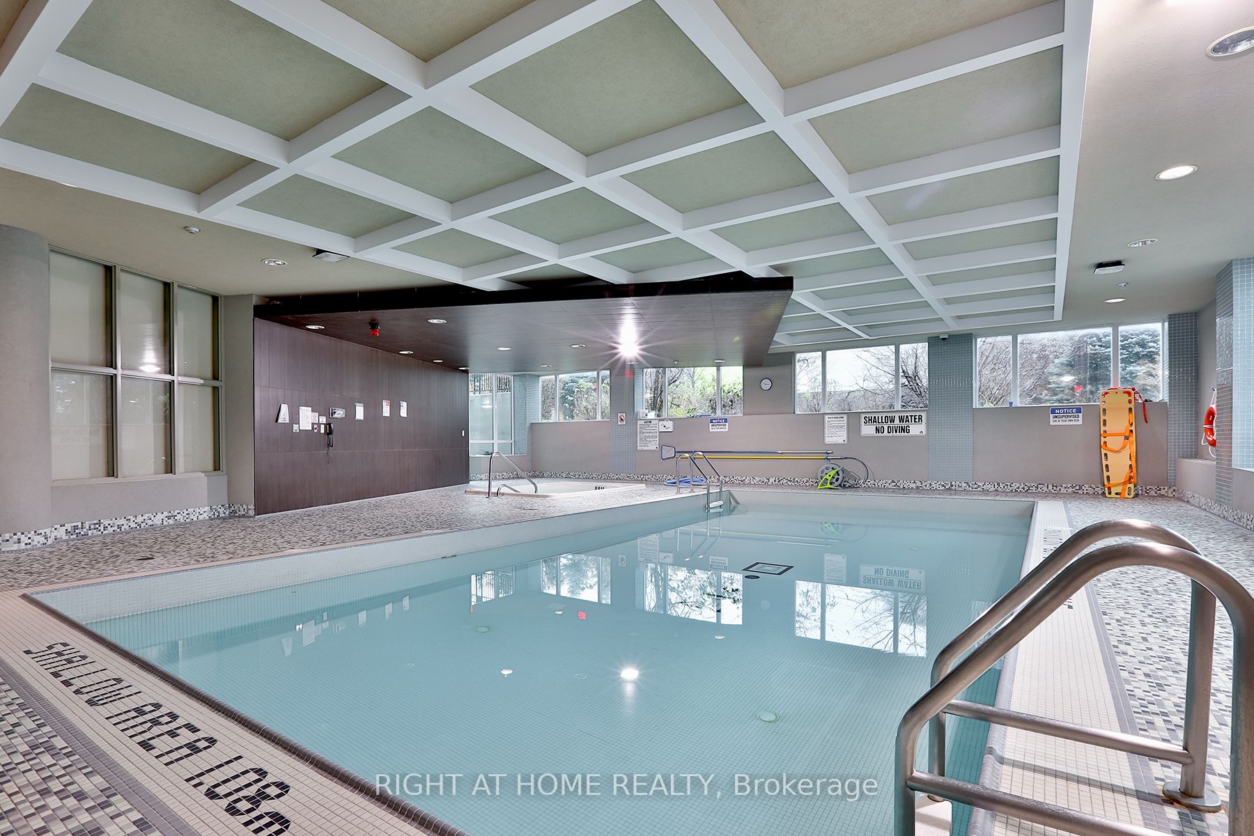 88 Grangeway Ave 2506