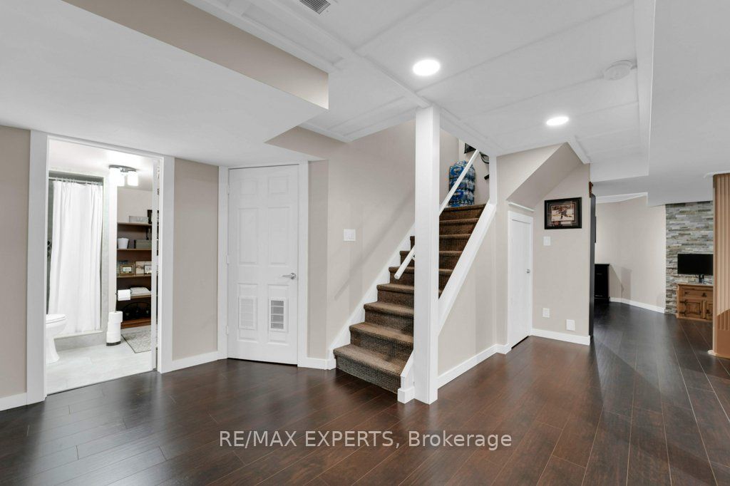 10 Esposito Dr