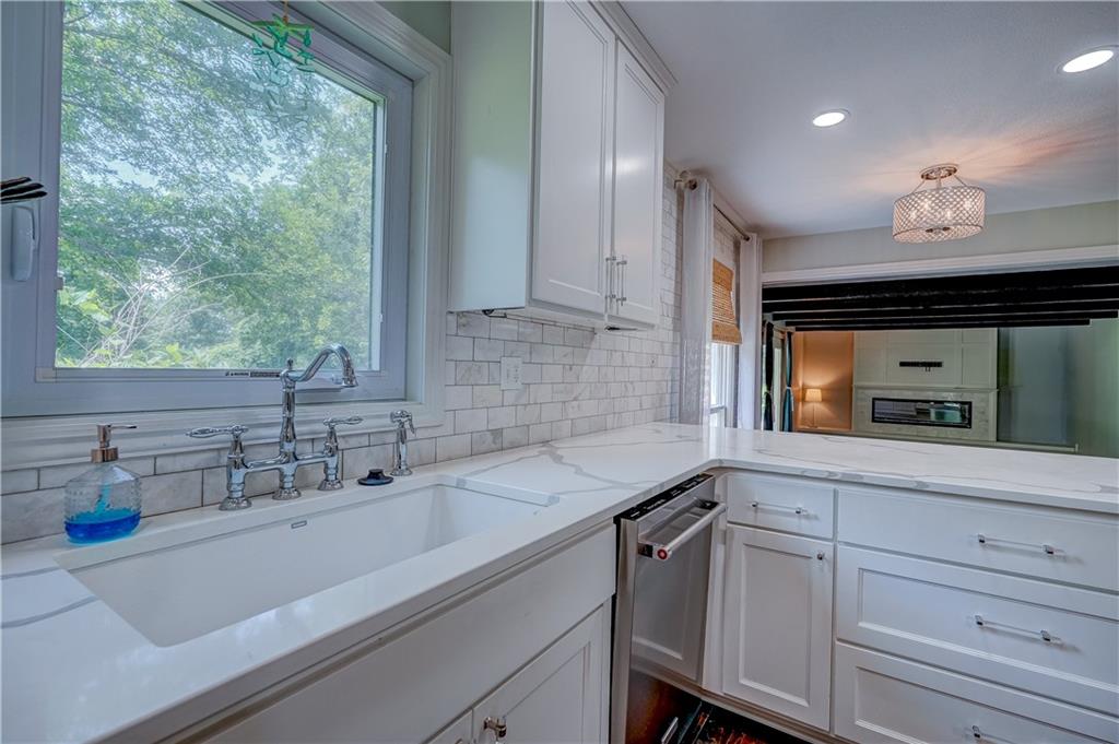 6830 NW Prairie View Road