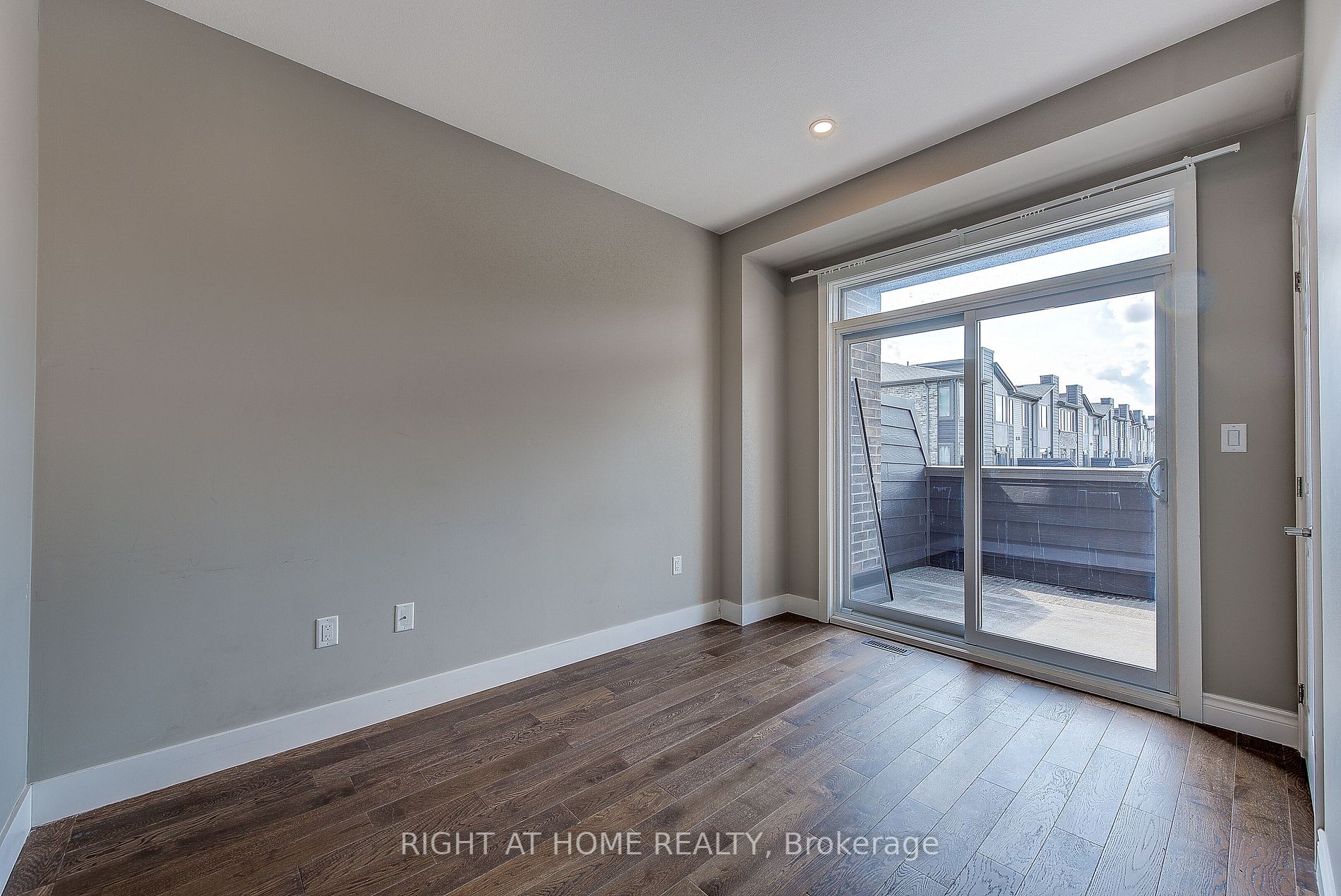 1960 E Dalmagarry Rd 202