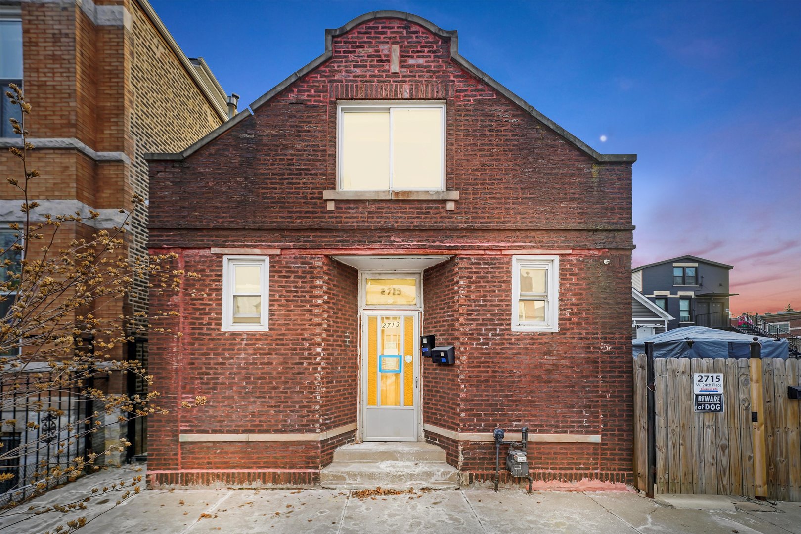 Well-maintained brick home featuring 5 bedrooms and 4 full bathrooms, located in a rapidly developing area. The property offers flexible living space with an in-law arrangement, hardwood floors, crown molding, and abundant natural light. The finished basement and semi-finished attic provide additional space with many possibilities. Ideal for a large or extended family. Conveniently located near public transportation, shopping, parks, the Medical District, University Village, and major expressways I-290 and I-55.