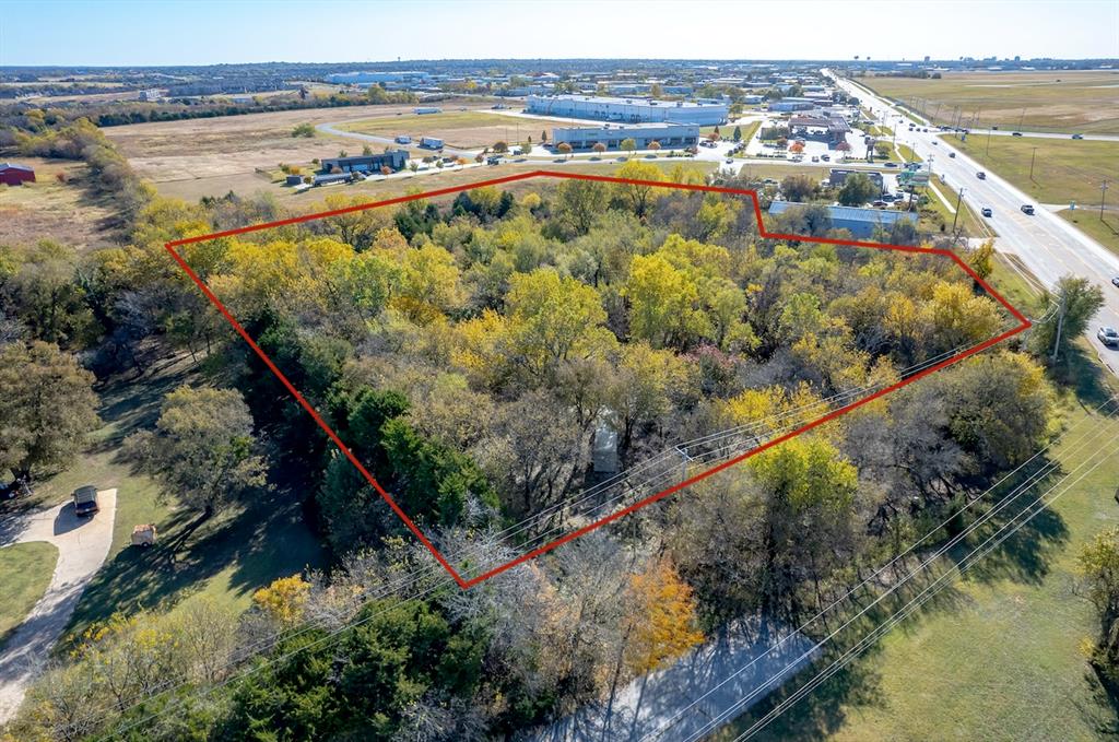 Introducing a prime commercial investment opportunity in Norman, Oklahoma. This 3.69± acre tract is ready for development and includes a proposed site plan allowing for up to 24,500 SF across six buildings. Zoned SPUD, the property accommodates a wide range of commercial and industrial uses, offering flexibility for various business needs such as manufacturing, storage, or light industrial operations.
Located along N US Highway 77, this site provides excellent visibility and accessibility, making it an ideal location for users seeking to expand or establish their industrial presence in a growing market. Don’t miss this opportunity to develop a well-positioned property in one of Norman’s most active corridors.