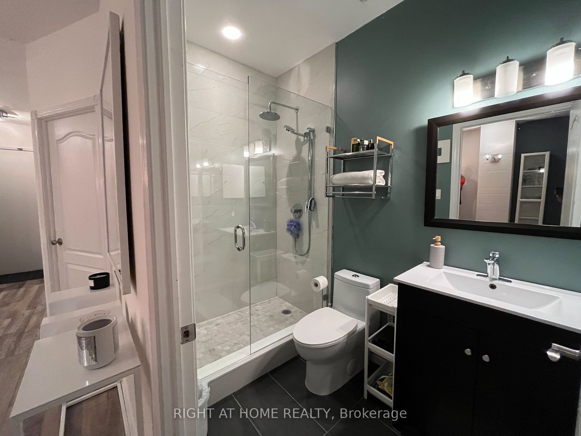 393 King St 1106
