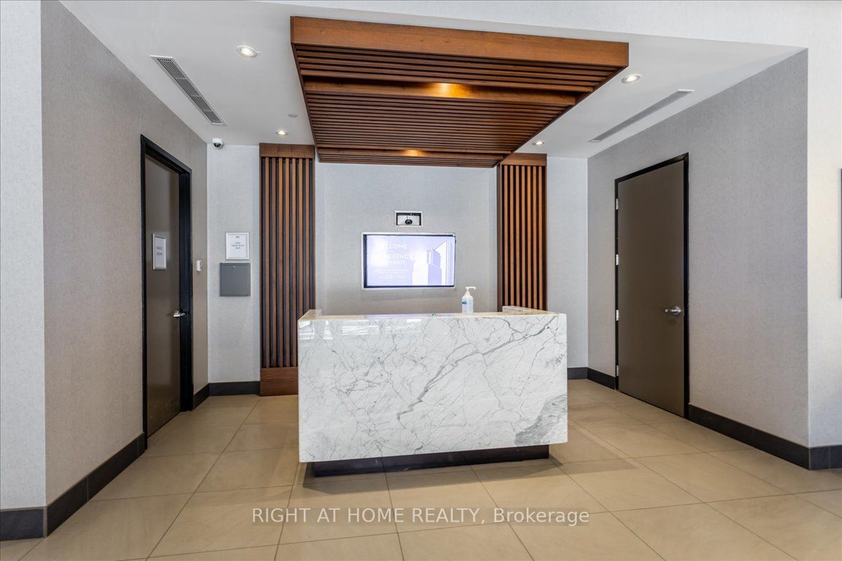 150 W Main St 314