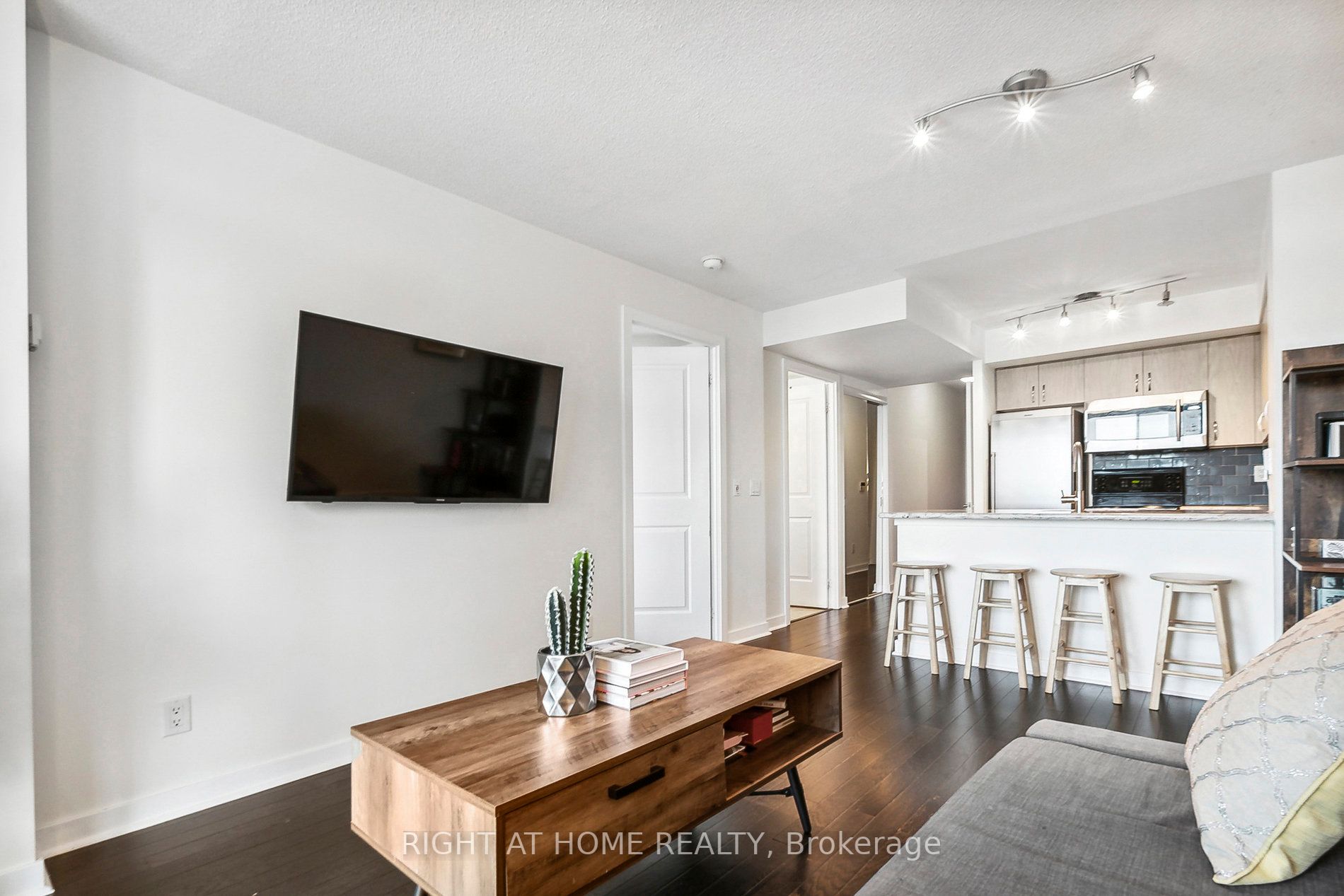 50 Lynn Williams St 1506