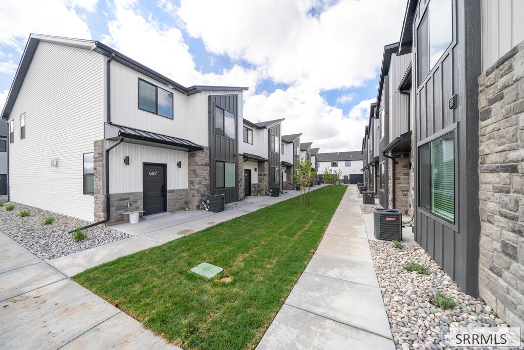 731 Curlew Drive