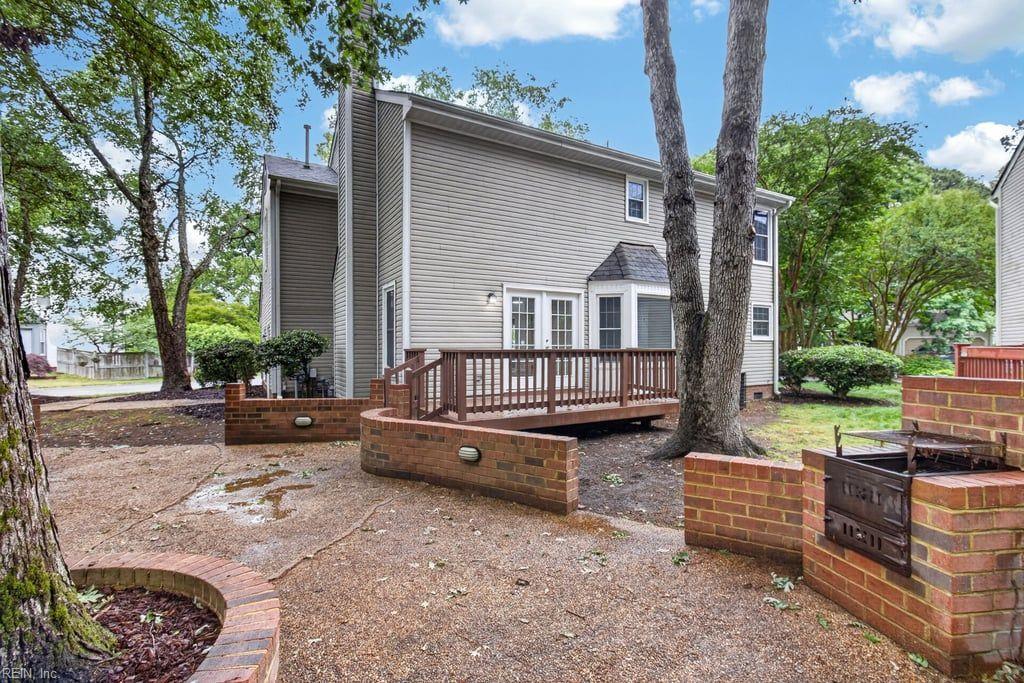 824 Lancaster Lane