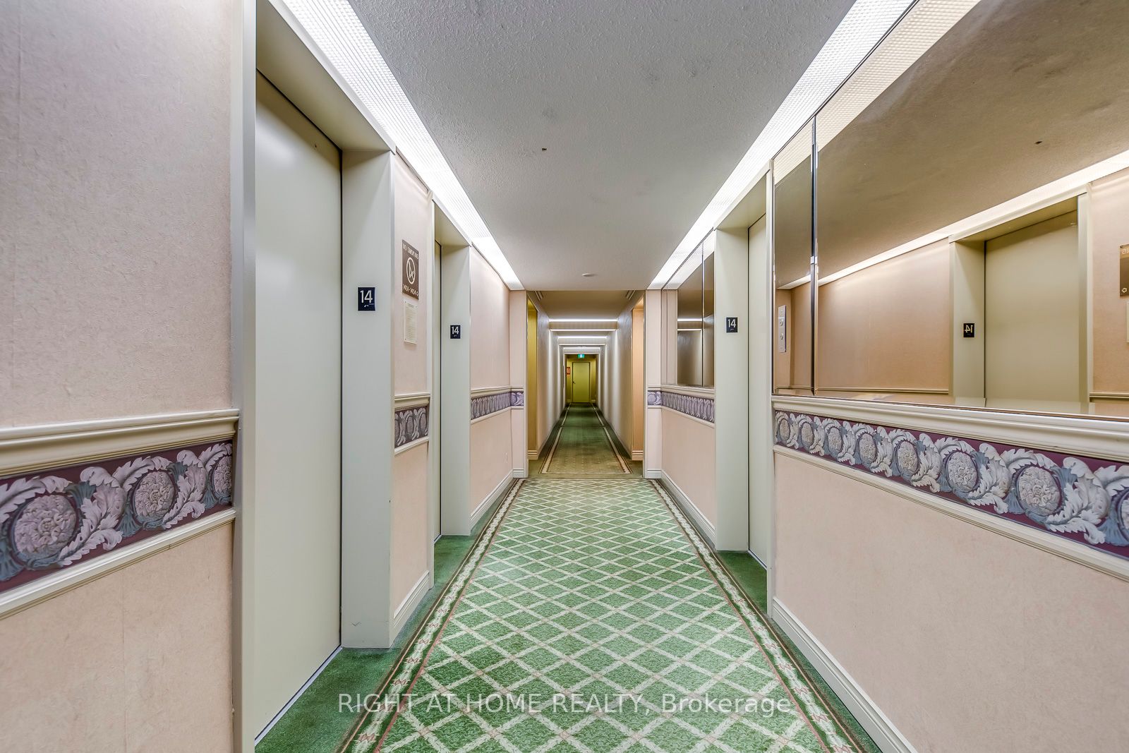 3700 Kaneff Cres 1412